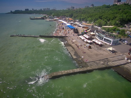 Одесские чиновники считают, что на пляжах грязно из-за арендаторов
