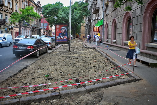 Скандальную парковку в Одессе на Канатной, скорее всего, снесут (ФОТО)