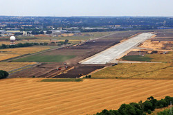 На новой взлетно-посадочной полосе аэропорта Одессу уже завершили укладку основного слоя бетона (ФОТО)