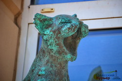 В Одессе появились скульптурные поющие коты (ФОТО)