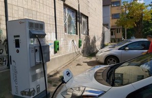 В Одессе появились три новые станции для зарядки электромобилей