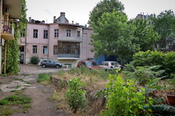 Тайны одного старого дворика в Одессе: руины первого трехмерного голографического театра и начало Военной Балки (ФОТО)