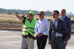 Мэр Одессы обещает, что в мае следующего года новая взлетно-посадочная полоса аэропорта примет первые авиарейсы