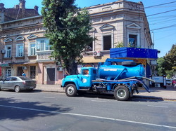 Как ремонтируют коммунальную аварию на улице Канатной (ФОТО)