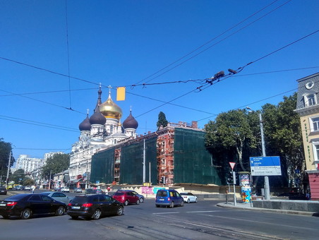 В Одессе начали ремонт памятника архитектуры на Привокзальной площади (ФОТО)
