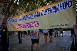 По Одессе прошел "Марш равенства": ЛГБТ, гомофобы и полиция (ФОТО, ВИДЕО)