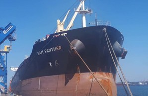 В порту Пивденный возобновили перегрузку минерального удобрения карбамида