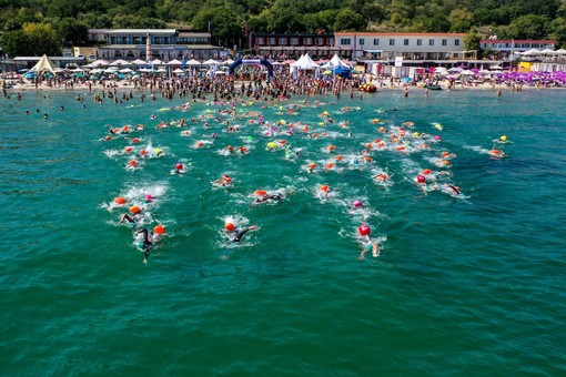 Более 800 человек соревновались в заплывах в открытом море (ФОТО)