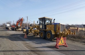 Начало ремонта двух участков автотрассы Р-33 в Одесской области затягивается