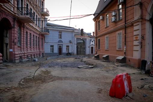 Что будет с историческими плитами, найденными в Воронцовском переулке