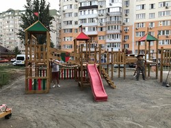 На Соборной площади старую детскую площадку заменят на новую и более удобную