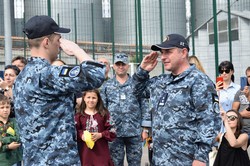 Военные моряки после плена в России и реабилитации вернулись в Одессу (ФОТО)