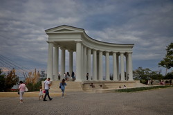 Воронцовская колоннада получила ограждение (ФОТО)