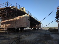 Ильичевский судоремонтный завод ремонтирует понтон с переправы на трассе М-27 Одесса – Черноморск