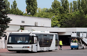 Одесский аэропорт закупил три перронных автобуса
