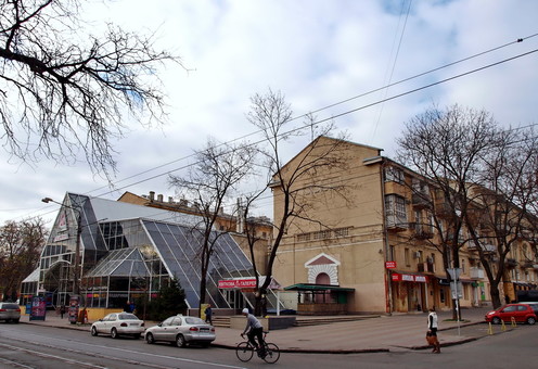 В Одессе начали реконструировать бывшую цветочную галерею у дома Папудова (ФОТО)