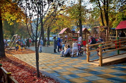 В центре Одессы открыли очередную инклюзивную детскую площадку (ФОТО)