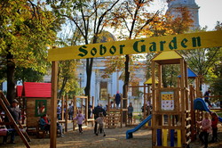 В центре Одессы открыли очередную инклюзивную детскую площадку (ФОТО)