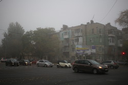 На Одессу опустился густой туман (ФОТО)