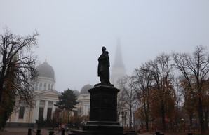 Одесса погрузилась в густой туман (ФОТО)