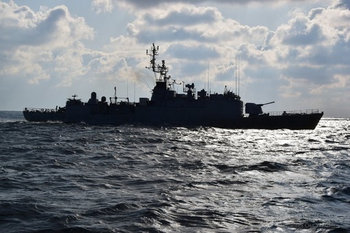 ВМС Украины и французский корвет провели учения в море неподалеку от Одессы (ФОТО)