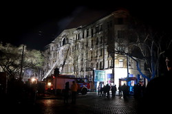 Пожар в Одессе на Троицкой все еще тушат (ФОТО, ВИДЕО)