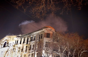 Пожар на Троицкой: спасатели работали всю ночь