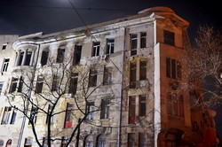 Сгоревшее здание в Одессе продолжает оставаться в угрожающем состоянии (ФОТО)