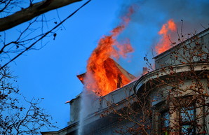 Правоохранители рассматривают три версии возникновения пожара в доме Асвадурова