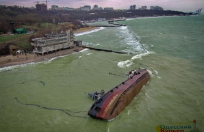 Авария танкера в Одессе: спасатели наконец-то изъяли судовые документы