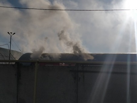 Очередной пожар в Одессе: горит склад около промрынка "7-й километр"