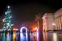 Одесса уже сияет новогодними огнями (ФОТО)