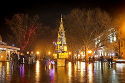 Одесса уже сияет новогодними огнями (ФОТО)