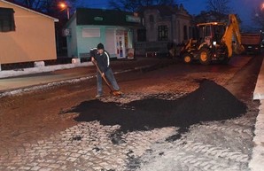 В Измаиле Одесской области булыжную мостовую закатали в асфальт