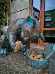 В Одессе открыли памятник коту, который любит рыбу (ФОТО)
