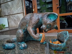 В Одессе открыли памятник коту, который любит рыбу (ФОТО)