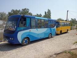 В Белгороде-Днестровском ходит уникальный автобус, в котором юным пассажирам дарят игрушки (ФОТО)