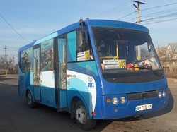 В Белгороде-Днестровском ходит уникальный автобус, в котором юным пассажирам дарят игрушки (ФОТО)
