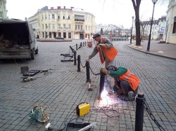В Одессе на Греческой площади орудовали вандалы (ФОТО)