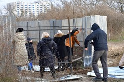 В Одессе снова снесли строительный забор в парке Юность (ФОТО)