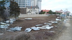 В Одессе снова снесли строительный забор в парке Юность (ФОТО)