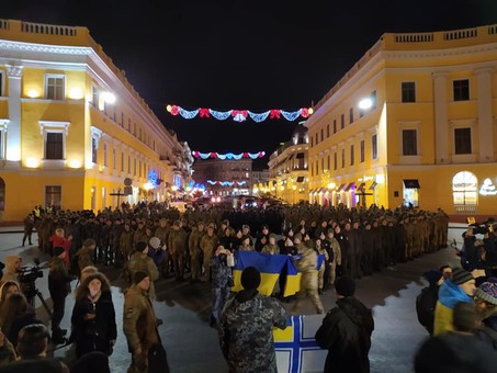 В Одессе сотни людей собрались отметить День Соборности Украины (ФОТО)