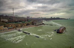 В Одесской мэрии считают, что демонтаж затонувшего танкера будет проходить во время курортного сезона