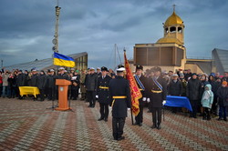 В Одессе показали вооружение катеров типа "Айленд" и выпустили новых лейтенантов флота (ФОТО)