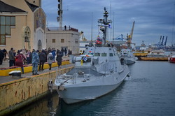 В Одессе показали вооружение катеров типа "Айленд" и выпустили новых лейтенантов флота (ФОТО)