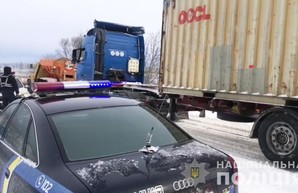 В Одесской области из снежных заносов вытащили около 70 застрявших машин (ФОТО, ВИДЕО)