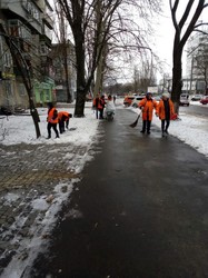 В Одессе борются с гололедом (ФОТО)