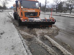 В Одессе борются с гололедом (ФОТО)