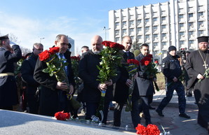 Официоз: как в Одессе почтили память героев Небесной Сотни (ФОТО)