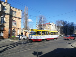 Одесский общественный транспорт ходит, но значительная часть автобусов не вышли на маршруты